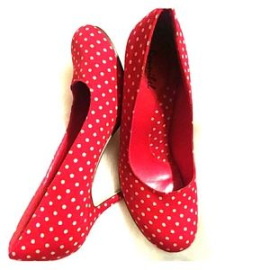 Red dotted vintage looking shoes pin up girls drea